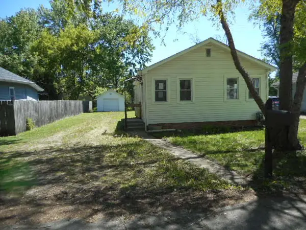 121 Lakewood Avenue, Crystal Lake, IL 60014