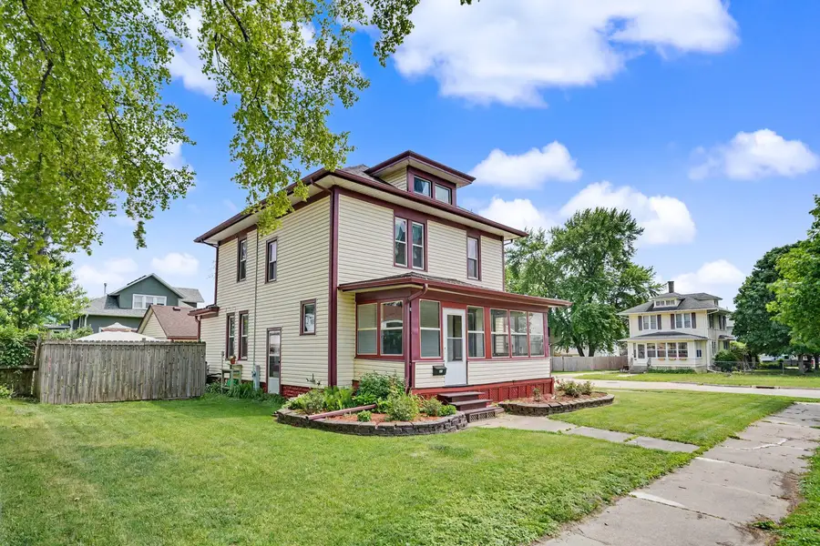 502 6th Avenue, Dewitt, IA 52742 - #2