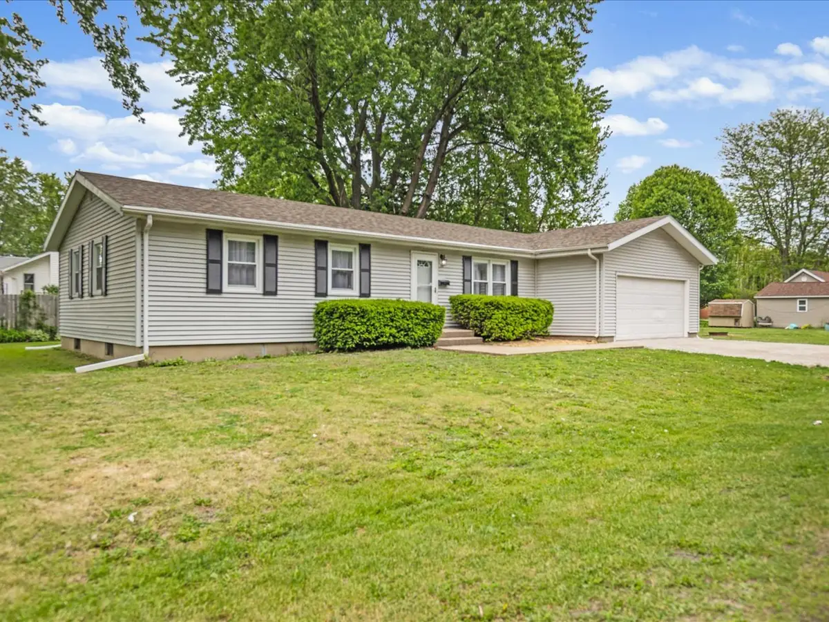 118 W Hawley Street, Amboy, IL 61310 - #1