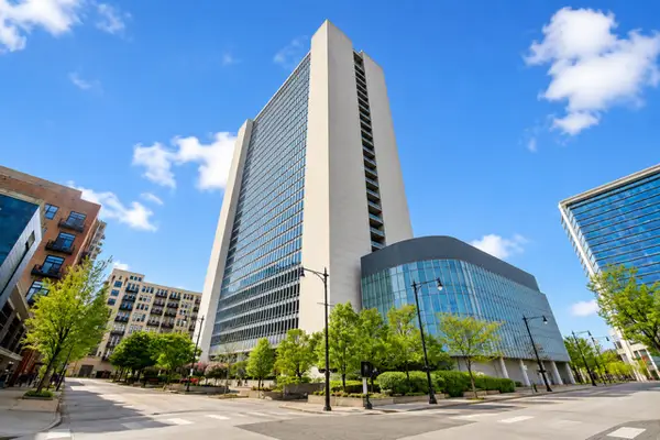 500 W Superior Street #604, Chicago, IL 60654