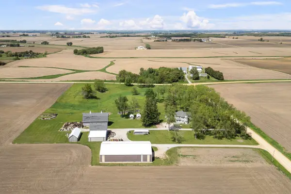 24880 145th Avenue, Eldridge, IA 52748