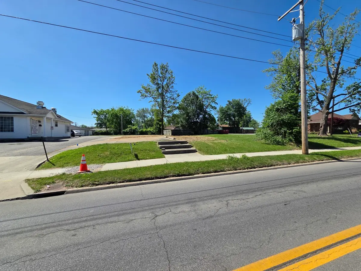 2007 W Main Street, Marion, IL 62959 - #1