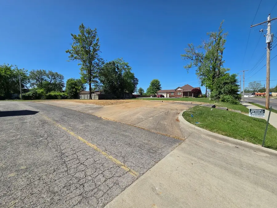 2007 W Main Street, Marion, IL 62959 - #2