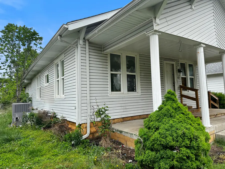 1519 W Madison Street, Herrin, IL 62948 - #2