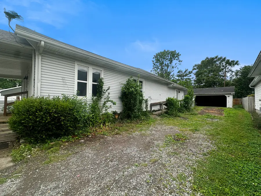 1519 W Madison Street, Herrin, IL 62948 - #3