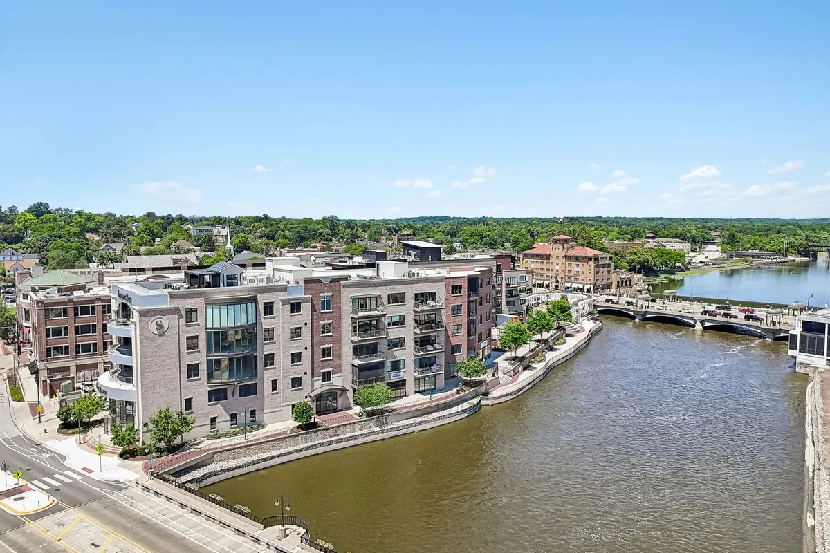 10 W Illinois Street #4B, Saint Charles, IL 60174 - #1