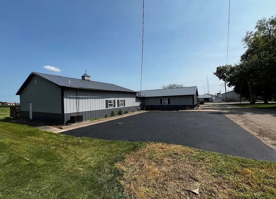 107 W Main Street, McNabb, IL 61335 - #2