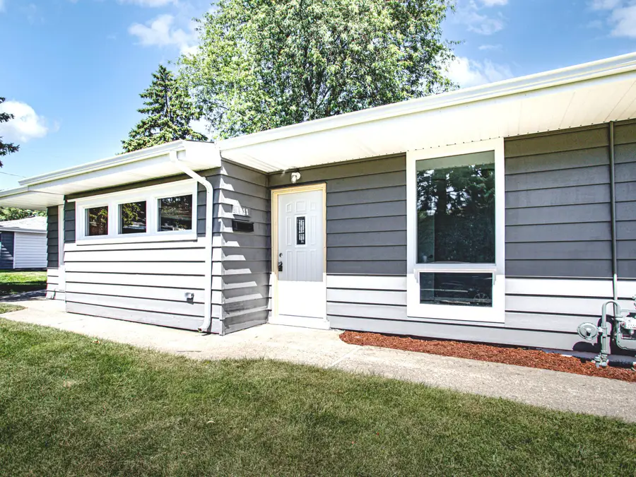 1911 N Hickory Street, Crest Hill, IL 60403 - #3