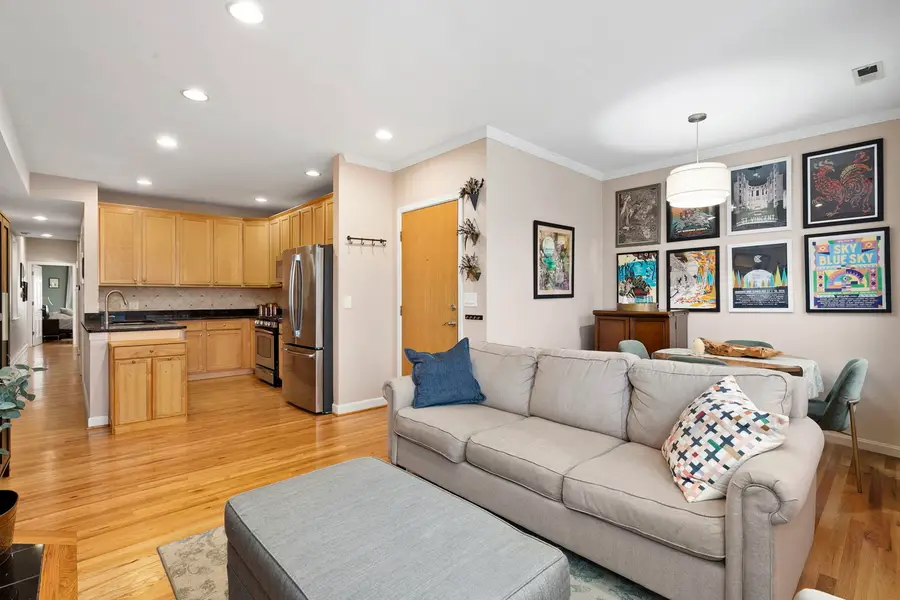 3318 N Damen Avenue #2, Chicago, IL 60618 - #2