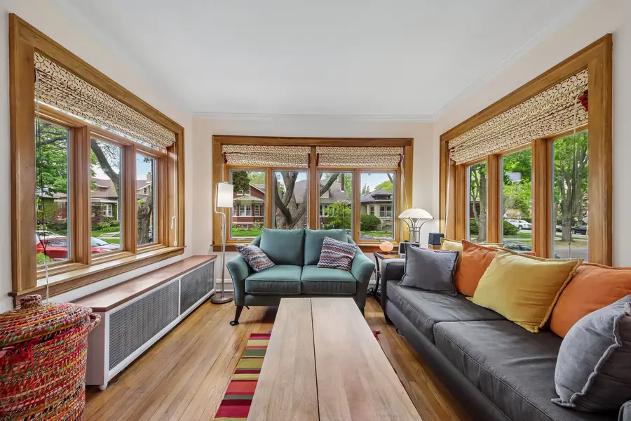 6551 N Maplewood Avenue, Chicago, IL 60645 - #3
