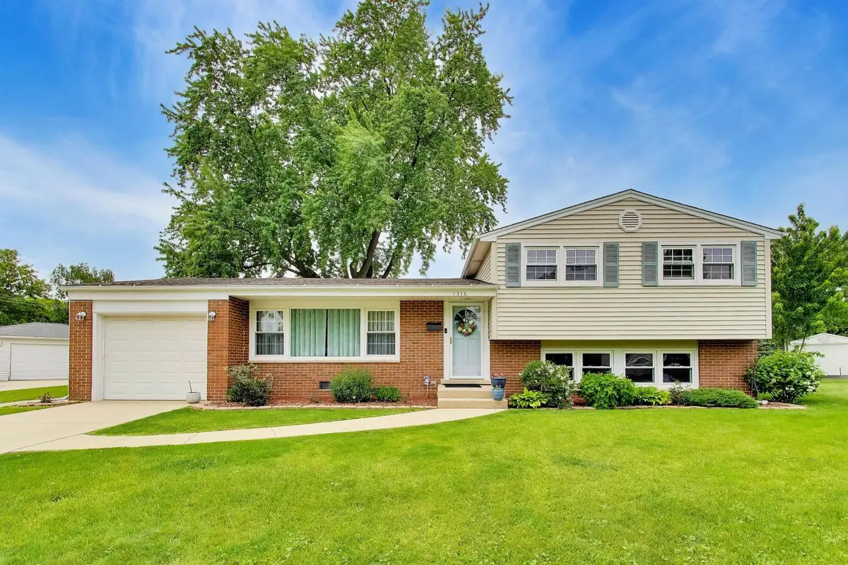 1316 W Plymouth Court, Arlington Heights, IL 60004 - #1