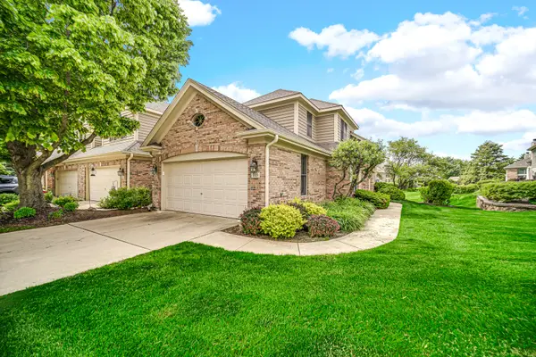 815 King Henry Lane, St. Charles, IL 60174