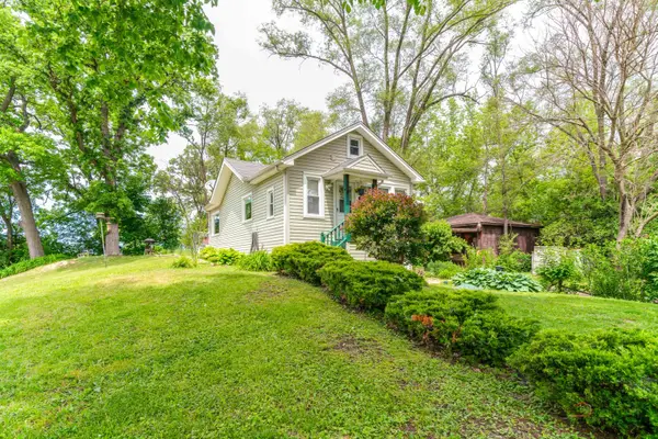 28324 W Park Avenue, Wauconda, IL 60084