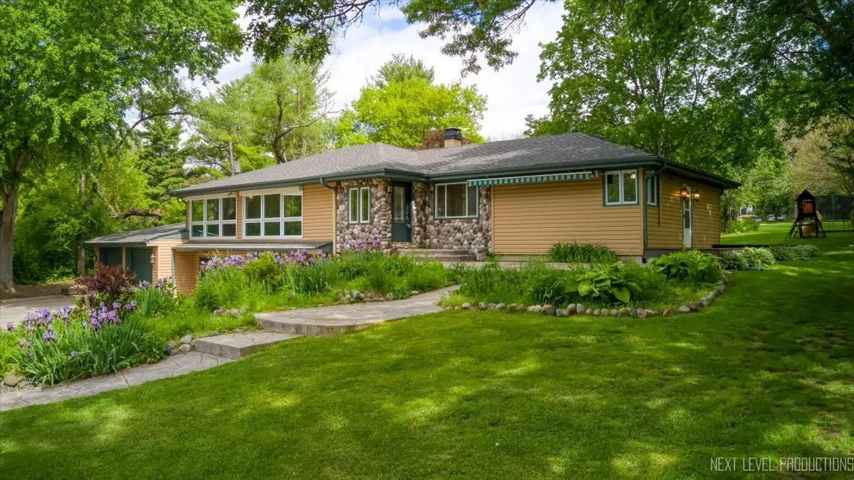 38W042 Silver Glen Road, Saint Charles, IL 60175 - #1