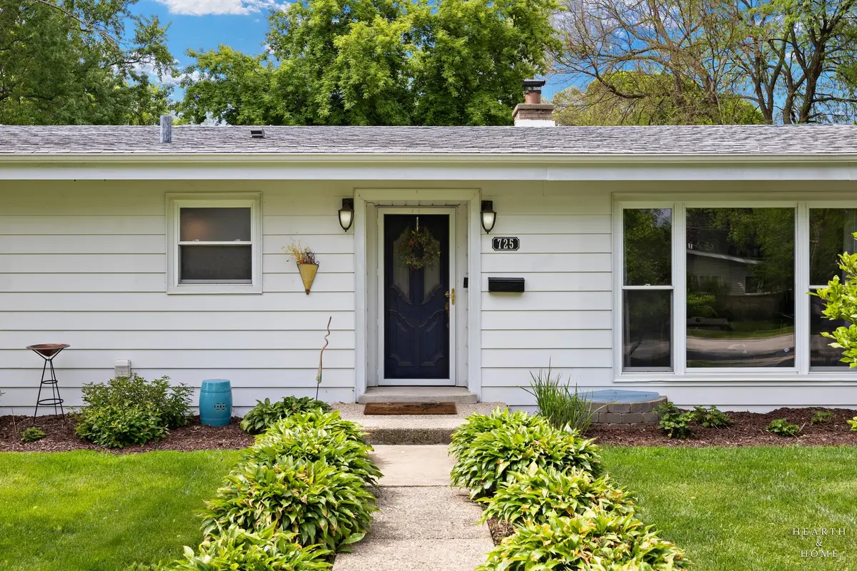 725 E Eisenhower Avenue, Palatine, IL 60074 - #1
