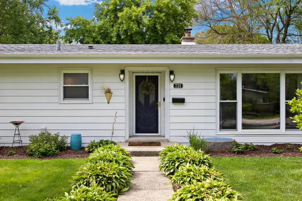 725 E Eisenhower Avenue, Palatine, IL 60074