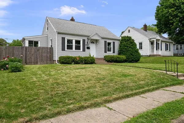 2302 N Howell Street, Davenport, IA 52804