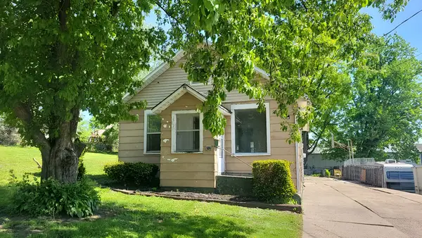 212 21st Place, Clinton, IA 52732