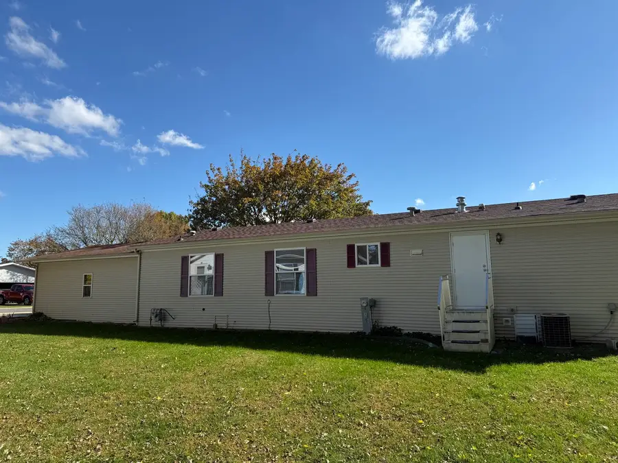409 E Wood Lane, Belvidere, IL 61008 - #2