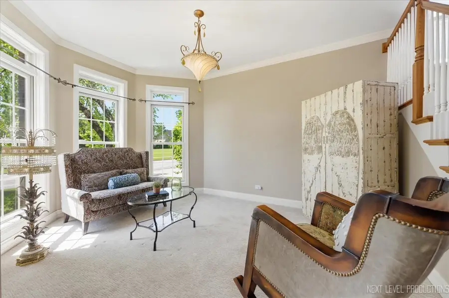 729 W Thornwood Drive, South Elgin, IL 60177 - #3