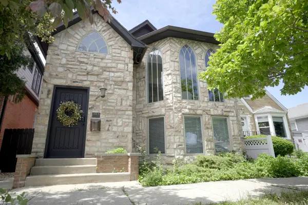 3916 N Osceola Avenue, Chicago, IL 60634