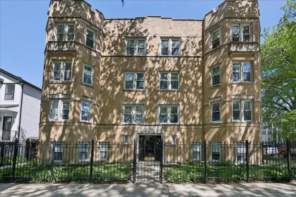 4105 N Lawndale Avenue #401, Chicago, IL 60618