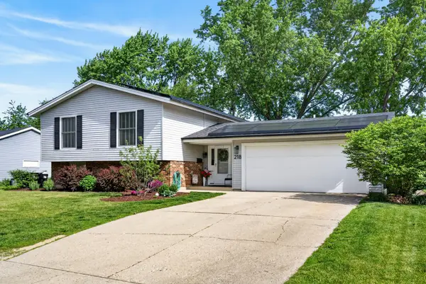 218 Wellington Drive, Crystal Lake, IL 60014