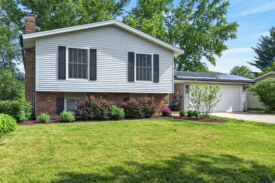 218 Wellington Drive, Crystal Lake, IL 60014 - #2