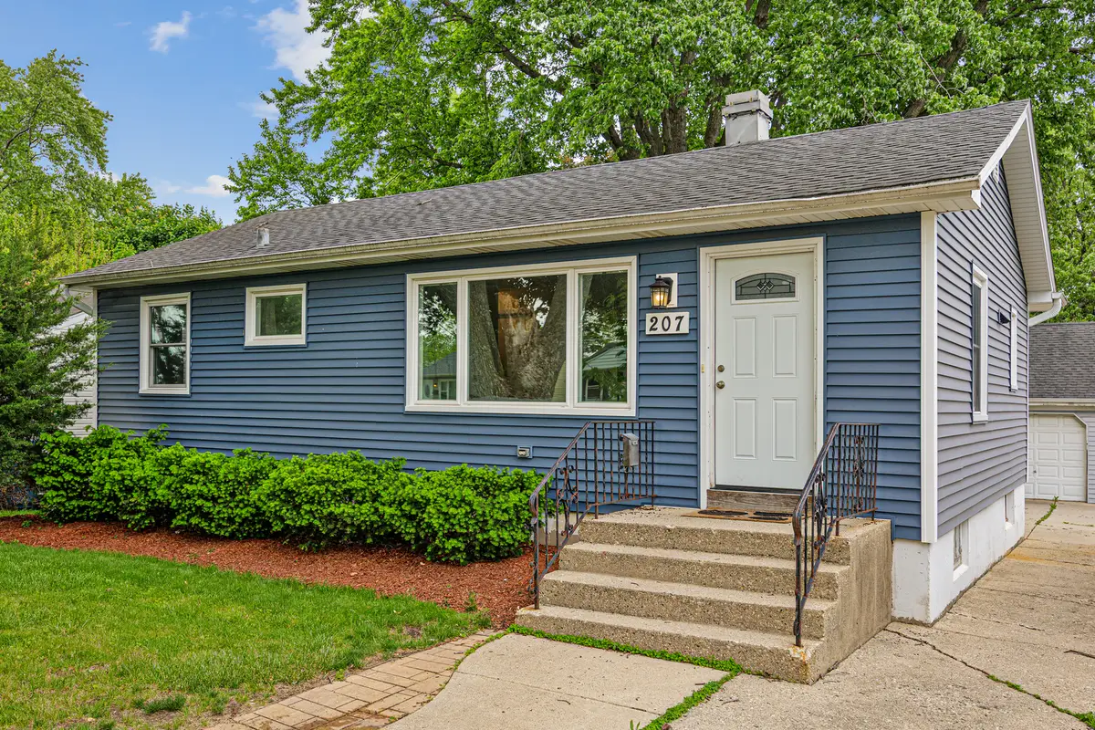 207 N Crest Avenue, Bartlett, IL 60103 - #1