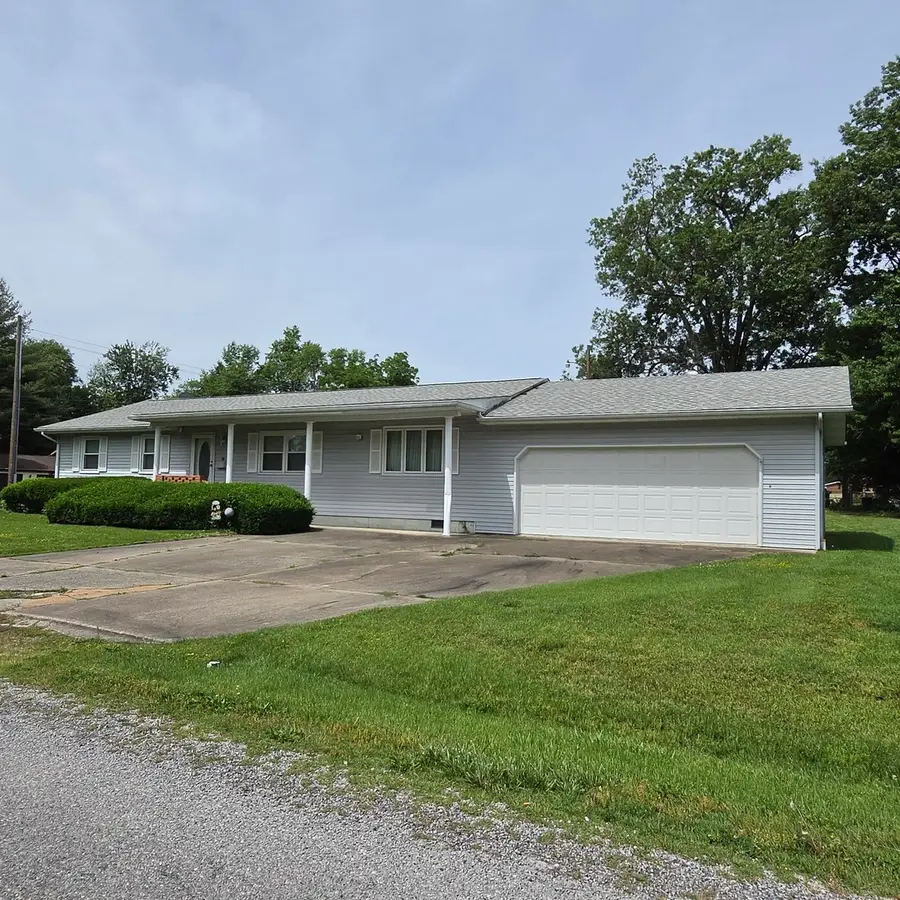 107 S 10th Street S, Benton, IL 62812 - #2