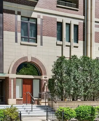 187 N Westshore Drive, Chicago, IL 60601
