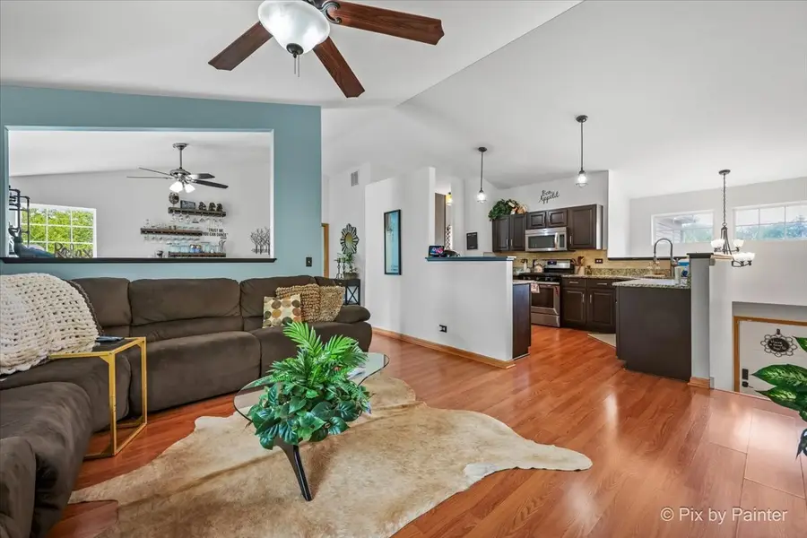 290 Nicole Drive #E, South Elgin, IL 60177 - #2