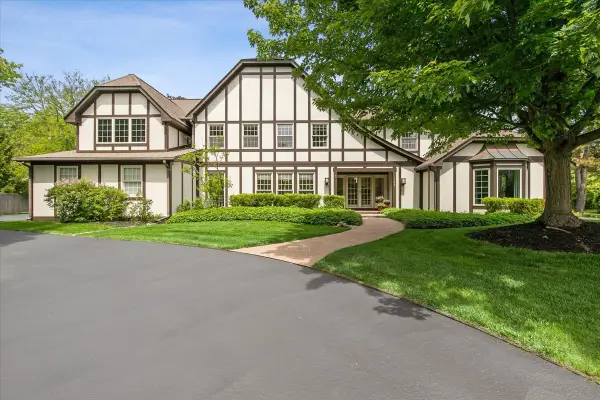 1086 Polo Drive, Lake Forest, IL 60045