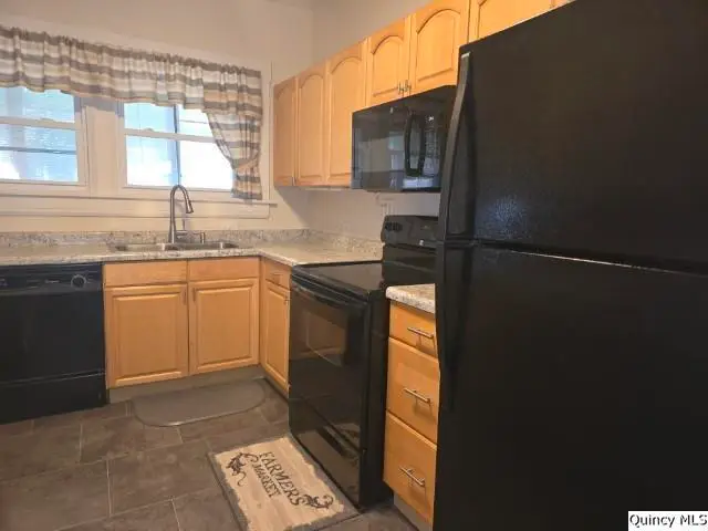 210 Main, Carthage, IL 62321-1258 - #3