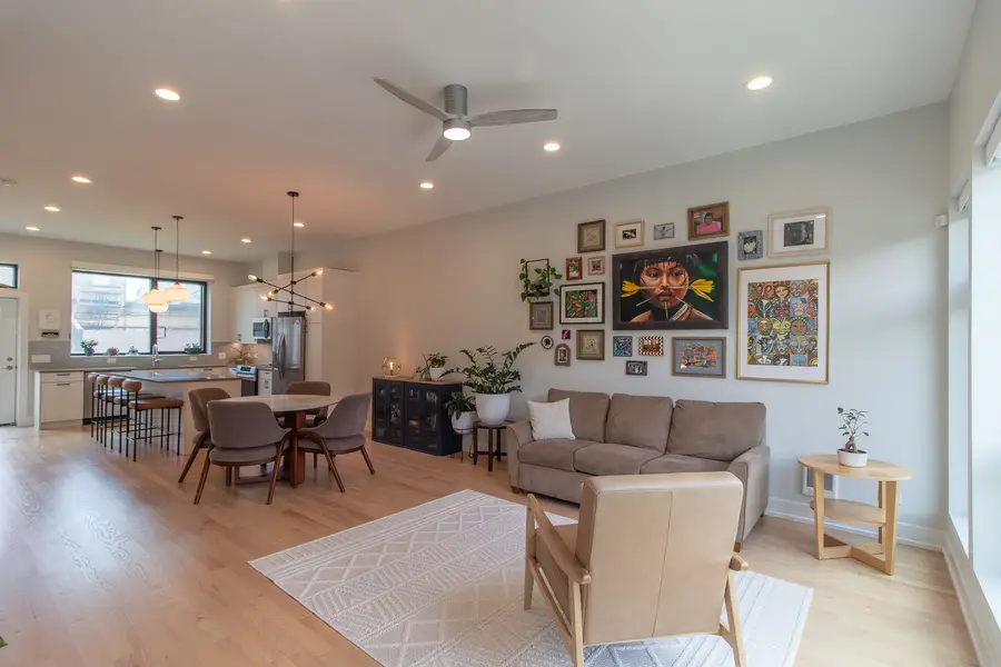 4557 S Prairie Avenue, Chicago, IL 60653 - #3