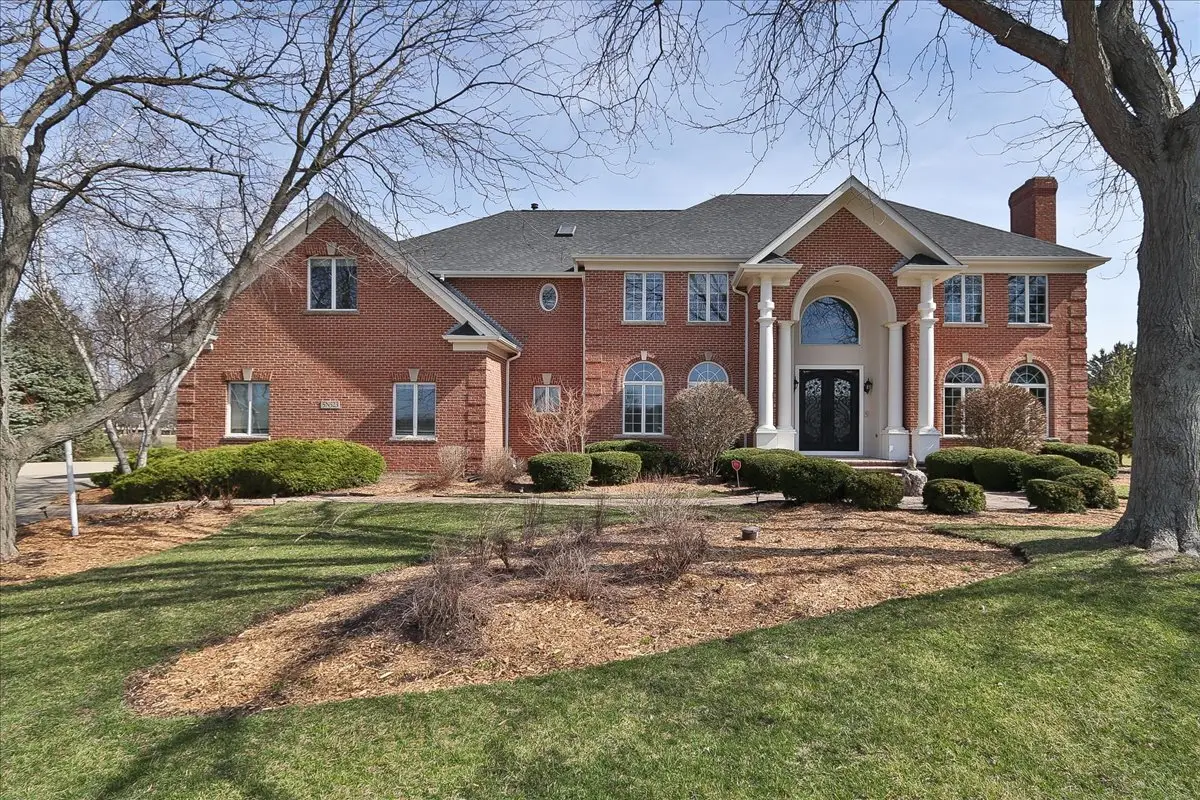 5N523 E Lakeview Circle, Saint Charles, IL 60175 - #1