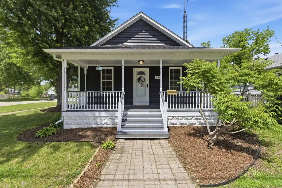 390 W Gordon Street, Coal City, IL 60416 - #1