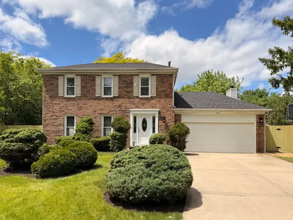 565 Kensington Court, Roselle, IL 60172