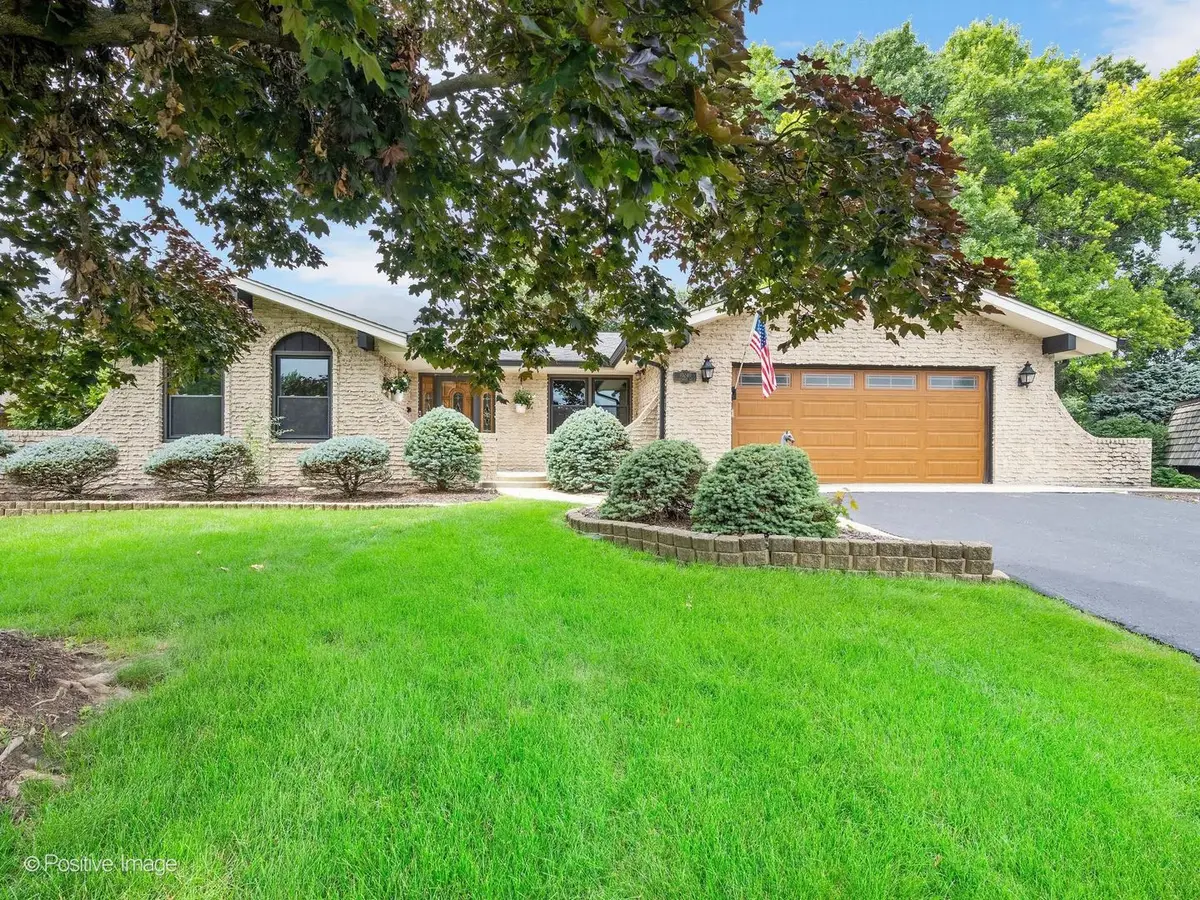 10s240 Hampshire Lane W, Willowbrook, IL 60527 - #1