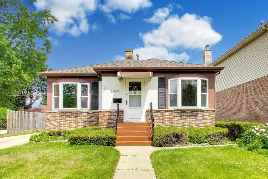 1602 Hills Avenue, Des Plaines, IL 60016 - #2