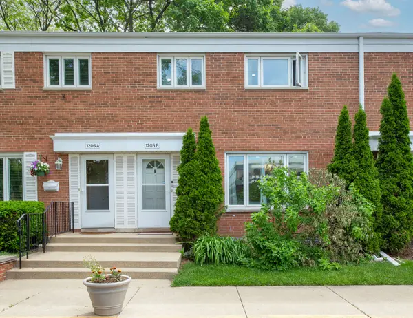 1205 Peterson Avenue #B, Park Ridge, IL 60068