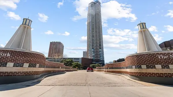 3660 N Lake Shore Drive #4007, Chicago, IL 60613