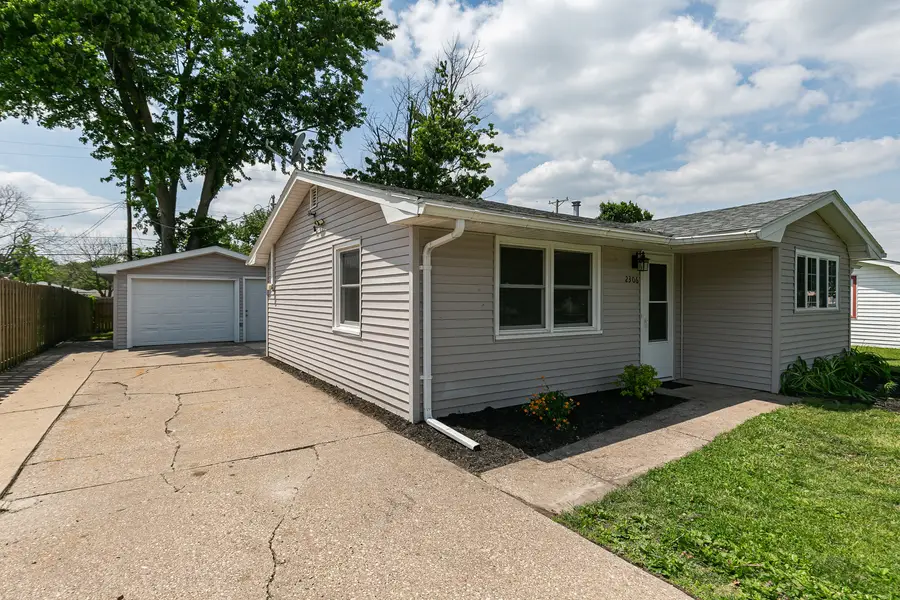 2306 9th Street, Silvis, IL 61282 - #3