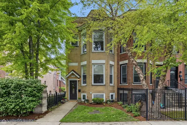 1926 W Oakdale Avenue, Chicago, IL 60657