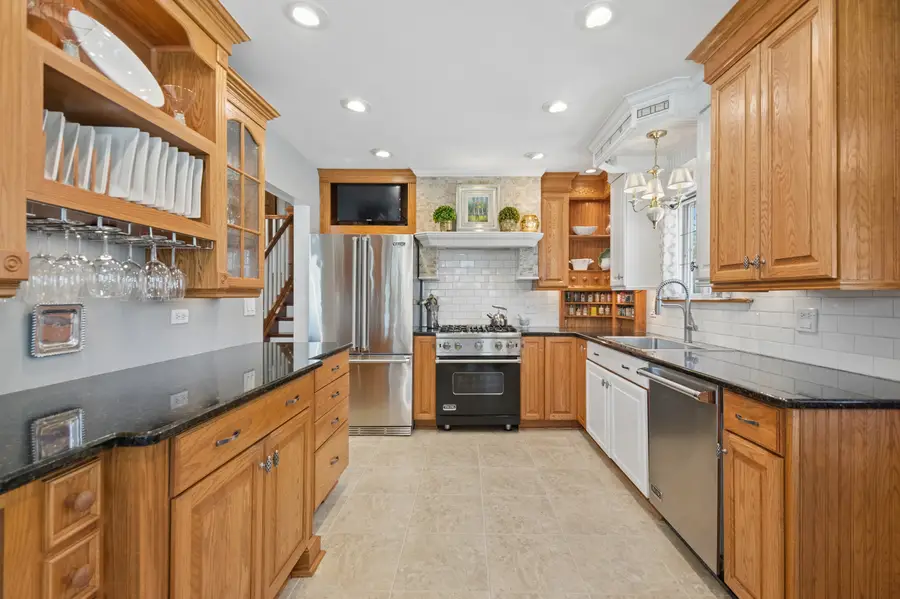 576 Bedford Lane, Des Plaines, IL 60016 - #3
