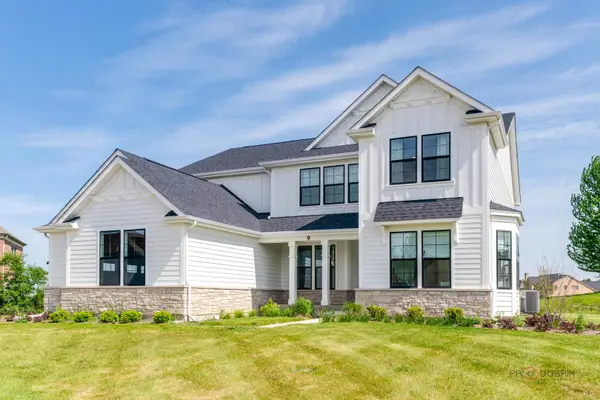 9 Olympia Fields Court, Hawthorn Woods, IL 60047