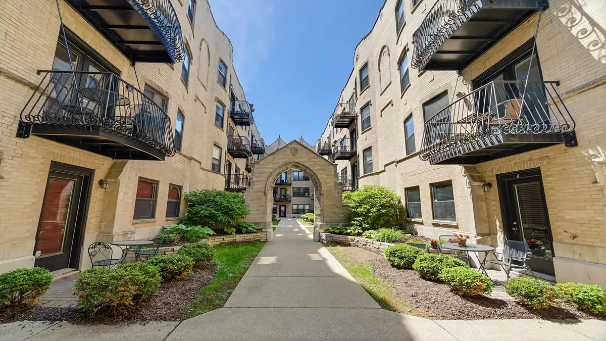 4442 N Damen Avenue #3E, Chicago, IL 60625 - #1