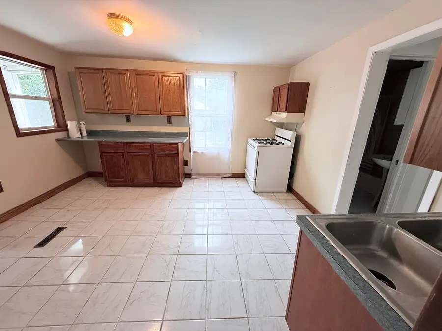 1132 E Locust Street, Dekalb, IL 60115 - #3