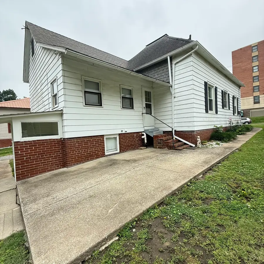 410 E Locust Street, Harrisburg, IL 62946 - #3