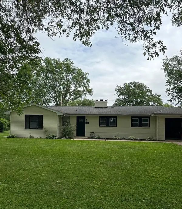 1304 Riverview Road, Sterling, IL 61081